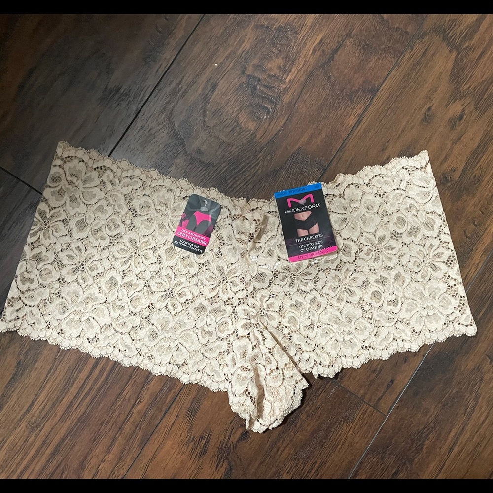 Two Womens Maidenform Lace Boyshorts